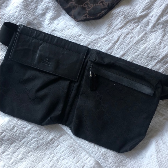 black fanny pack gucci